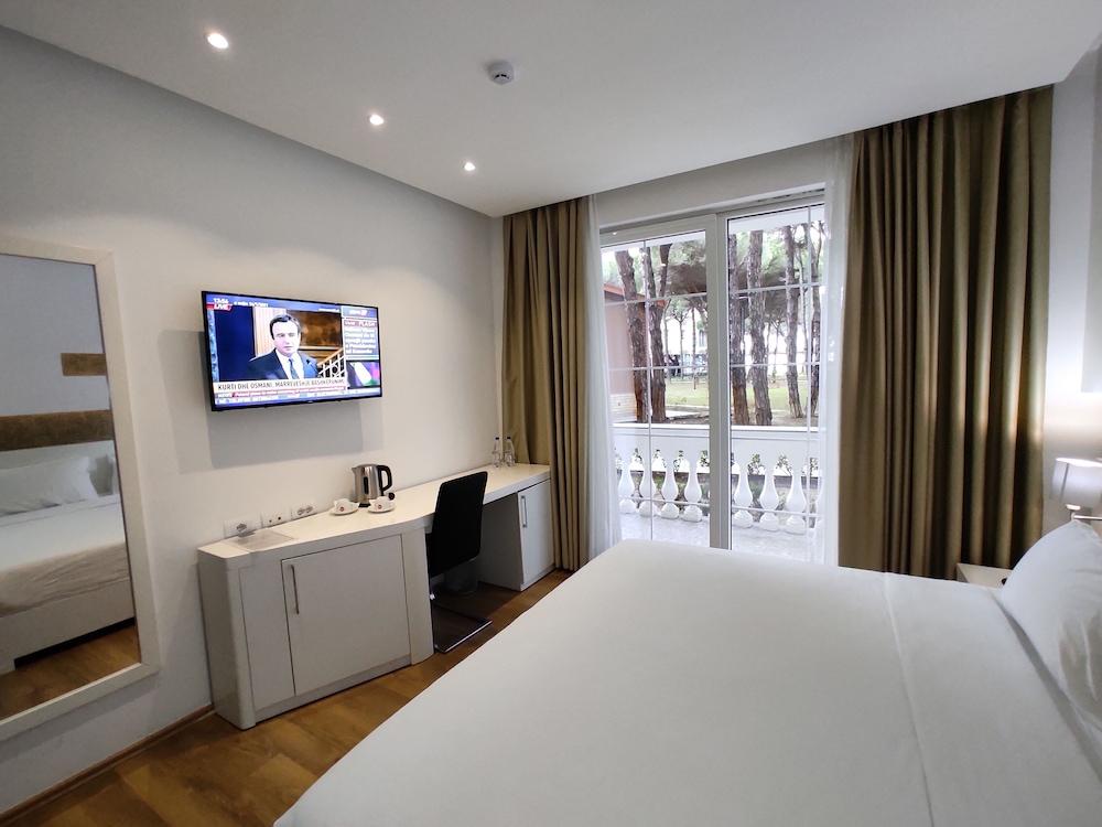 Prestige Resort Durres Qerret Екстериор снимка